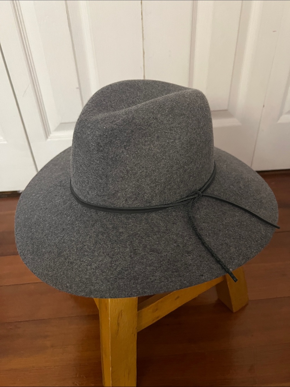 Phenix wool hat with leather trim